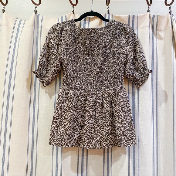 Love, Olive Co Tops - Peplum floral blouse 💐